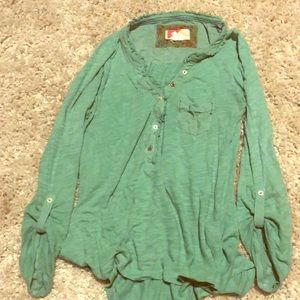 Half button long sleeve light green top,